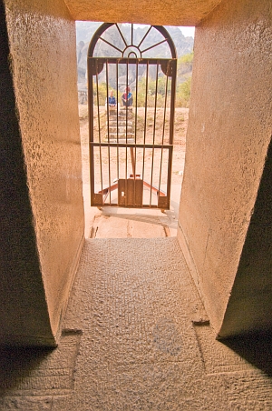 Lomas Rishi entrance passage and floor-detail - Click to show bigger image in new browser