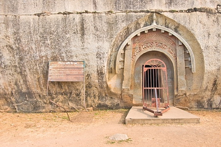 Entrance to the Lomas Rishi Cave at Barabar - Click to show bigger image in new browser