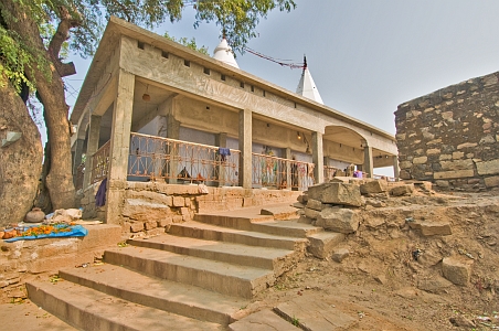The modern Shiva temple, un-finished in 2009 - Click to show bigger image in new browser