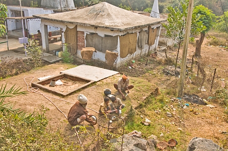 Small temple and accomodation for the Holy Man - Click to show bigger image in new browser