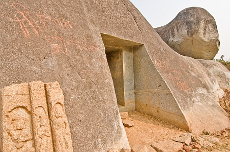 Vapiyaka Cave entrance and carvings - Click to show bigger image in new browser