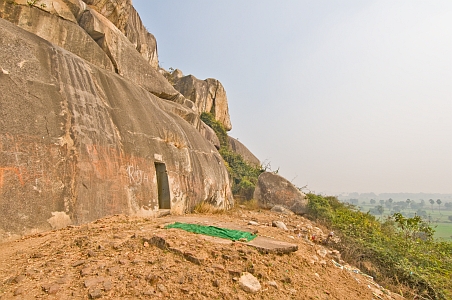 Entrance to the Gopika cave - Click to show bigger image in new browser