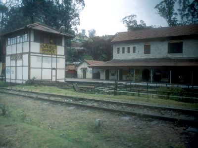 Coonoor signal box and station - Click to show full-size image in new browser