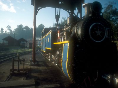 Locomotive and loco-shed at Coonoor - Click to show full-size image in new browser