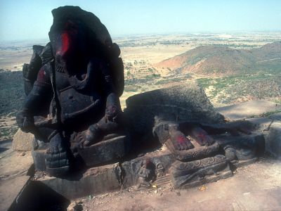 Ganesh statue on top of Siddheshwar Peak - Click to show full-size image in new browser