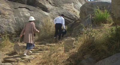 Climbing the 'hill' at Ramanagaram - Click to show full-size image in new browser