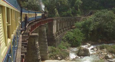 Dr Aziz walks along the outside of the train - Click to show full-size image in new browser