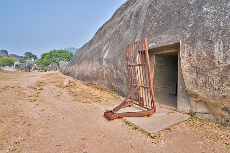 Entrance to the Sudama cave - Click to show bigger image in new browser