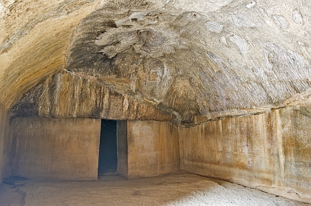 Innner sanctum doorway and roof tool-marks - Click to show bigger image in new browser