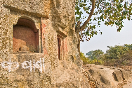 Shiva Lingams in small carved niches - Click to show bigger image in new browser