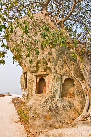 Shiva Lingams in small carved niches - Click to show bigger image in new browser