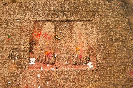 Carving of holy feet - Click to show bigger image in new browser