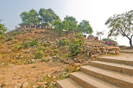 Steps lead to the Shiva temple - Click to show bigger image in new browser