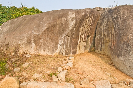 Entrance to the Vadathika Cave - Click to show bigger image in new browser