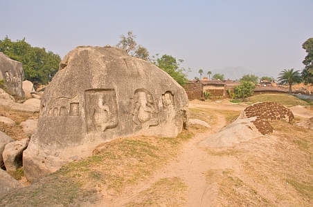 Sculptures of various Hindu deities - Click to show bigger image in new browser