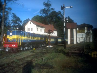 6481, a YDM4 class loco at Coonoor in 2002 - Click to show full-size image in new browser