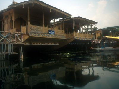 Houseboats in Srinagar - Click to show full-size image in new browser