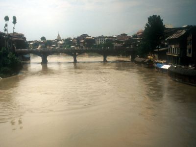 The right bridge, but taken from the wrong side - Click to show full-size image in new browser