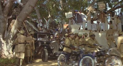 Official car enters the Court-House grounds - Click to show full-size image in new browser