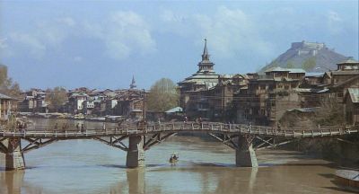 Jhelum River, Srinagar - Click to show full-size image in new browser