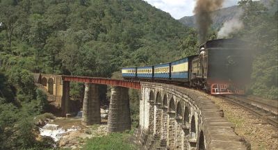 The train goes over Adderley Viaduct - Click to show full-size image in new browser